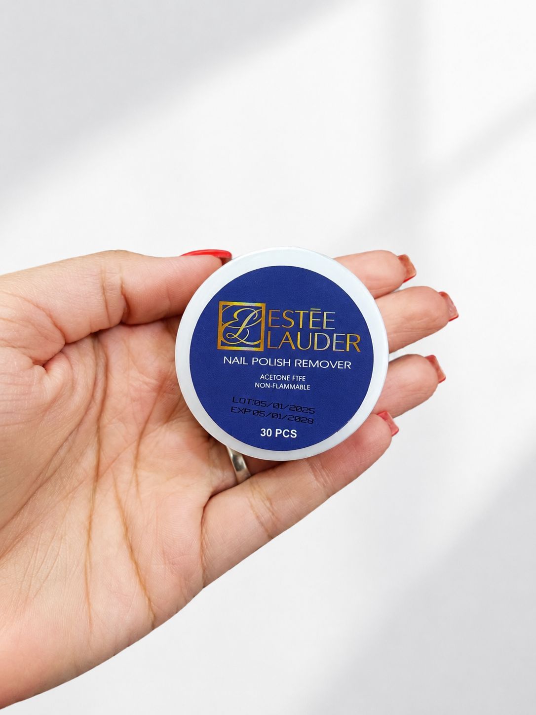 پد پاک‌کننده لاک ناخن Estée Lauder